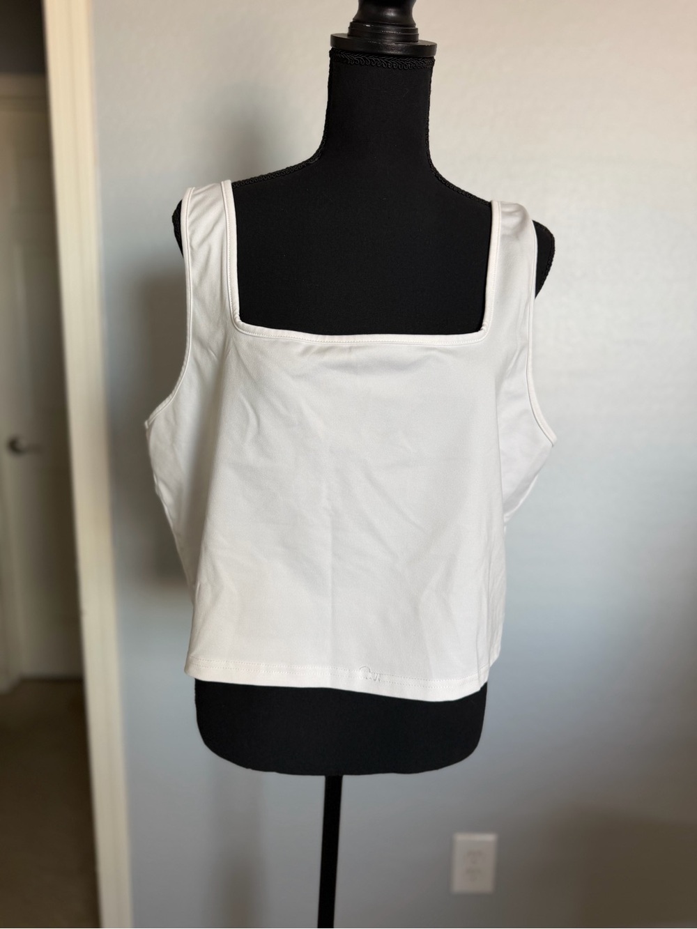 SHEIN White Square-Neck Cropped Tank